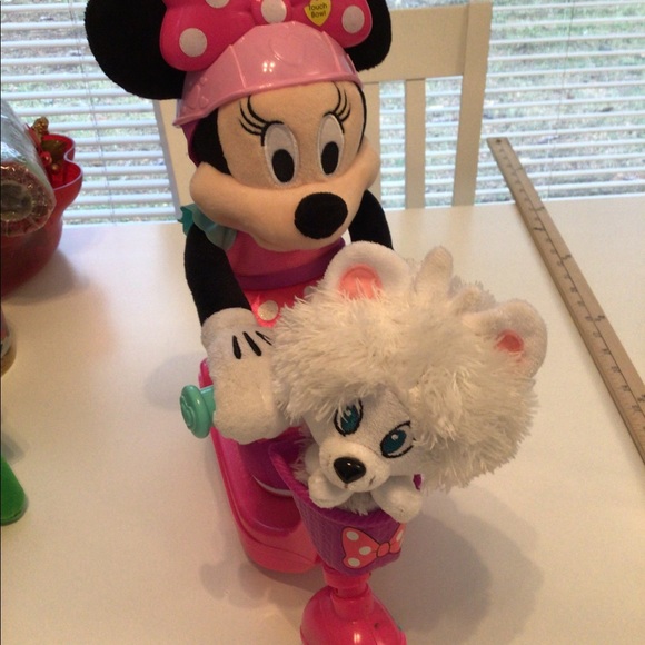 disney sing and spin scooter minnie